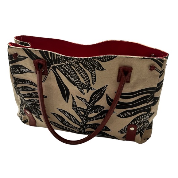 Victoria’s Secret canvas tote in cream with green leaves - Picture 4 of 9